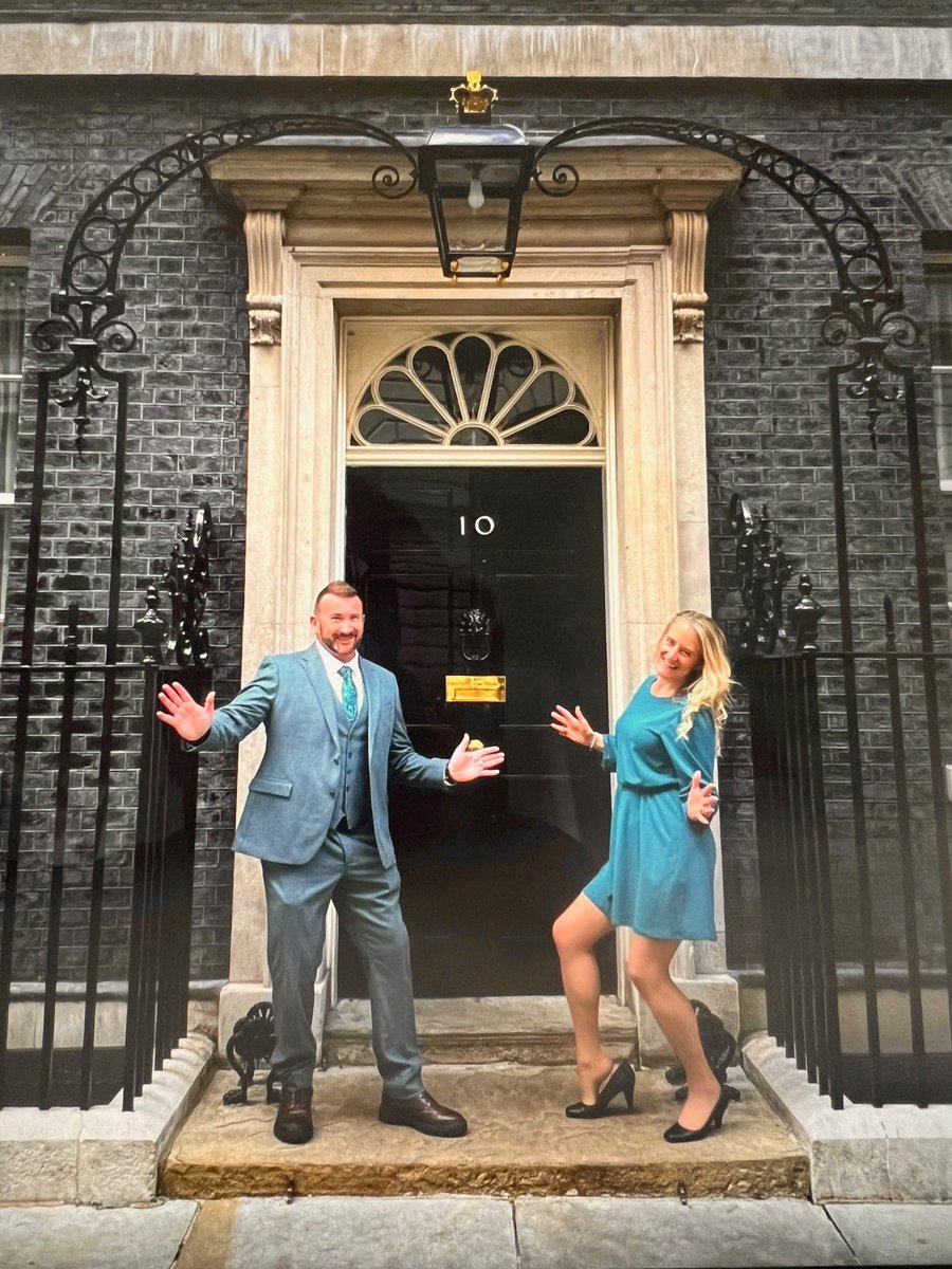 On Tuesday 30 April, Craig and Sarah, AKA Mr and Ms Ovary, visited Westminster to receive their certificates for Rishi Sunak’s Points of Light award 🕯️ They were congratulated by their MPs for their outstanding dedication to Ovacome’s work 🎗️ 💌 We are so proud of them!