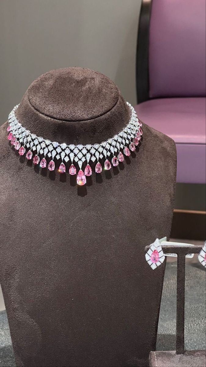 this pink jewellery set