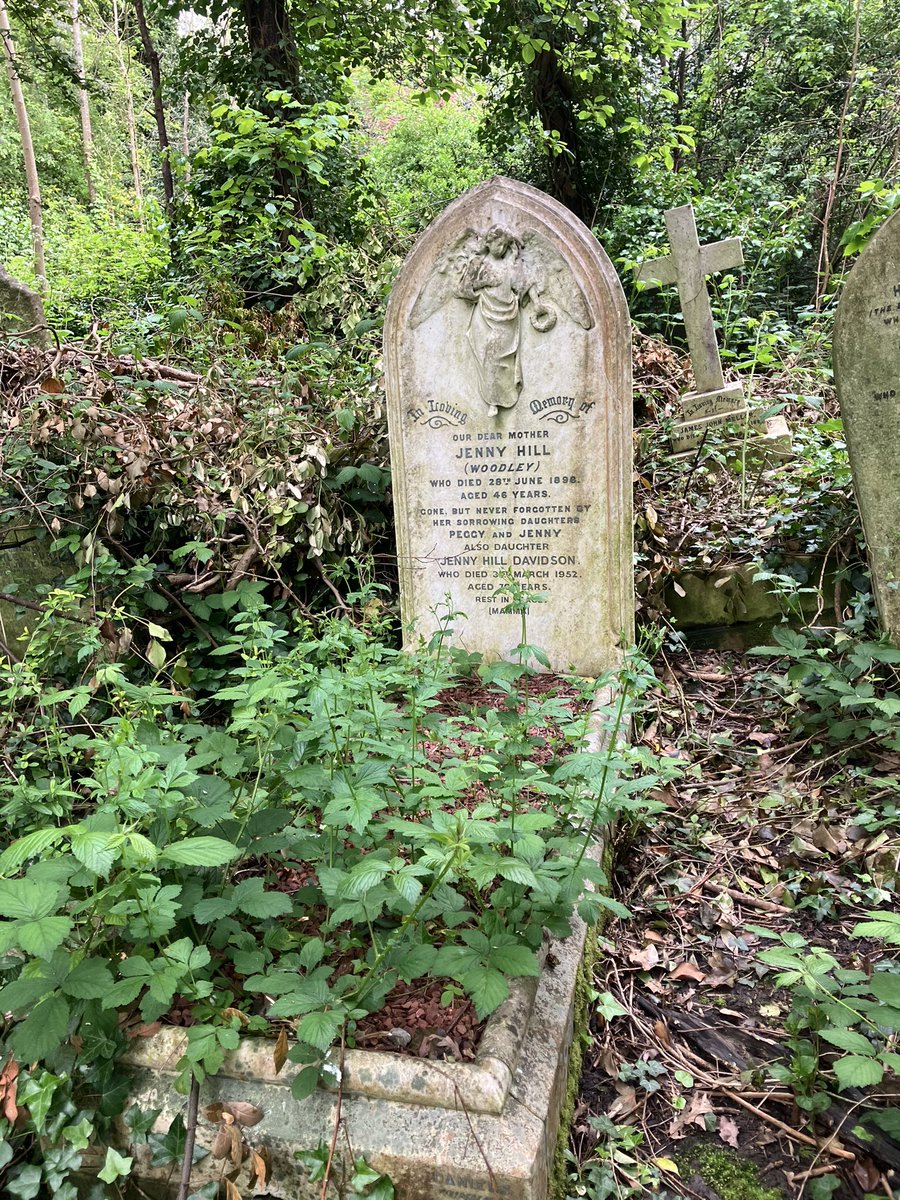 #StreathamCemetery yesterday #Nunhead today. Finding the resting place of more past neighbours. 🙏 for tip off @Transpontine found the Williams. Wales family took a bit of finding. Jenny Hill ‘Vital Spark’ who died at 241 Brixton Rd bit easier to find.