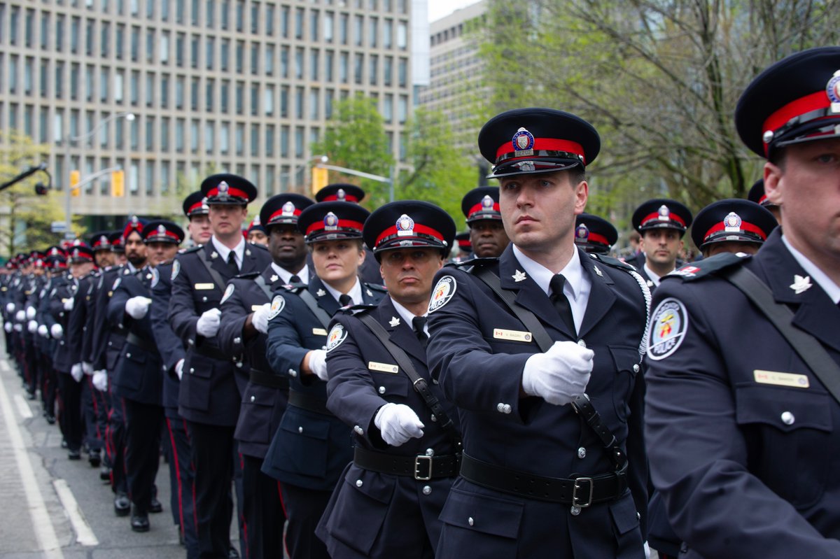Today, we joined the 25th @HeroesInLife Ceremony of Remembrance to honour the sacrifice of the 281 names etched on the Ontario Police Memorial and stand together with the families of those officers. Read more: tps.ca/media-centre/s…