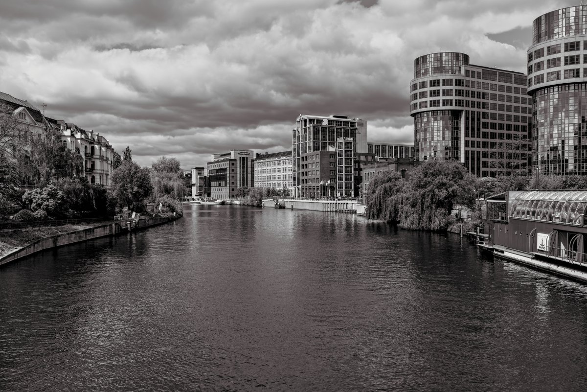 tom_harth's tweet image. #Spreebogen in #Moabit; #Nikon Z 5, #Nikkor Z 24-70 mm 4, 31 mm, F/8, 1/320 Sek., ISO 100, Belichtung -0,3, #NEF, #Entwicklung mit #Darktable 6.4.1 und B&W Twist, #RGB. 📷