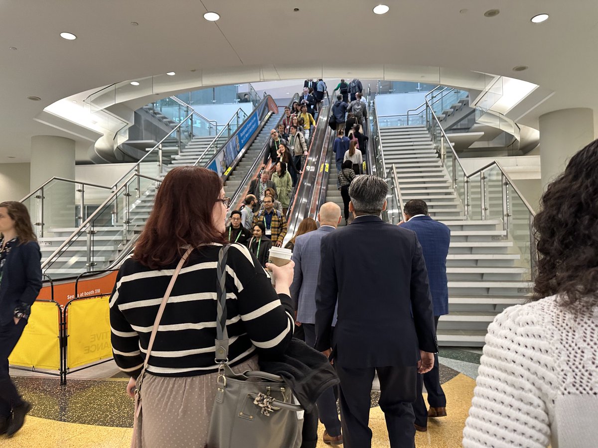 Best way to connect (albeit briefly) with friends at #PASmeeting is on passing escalators! ⁦@AAPneonatal⁩