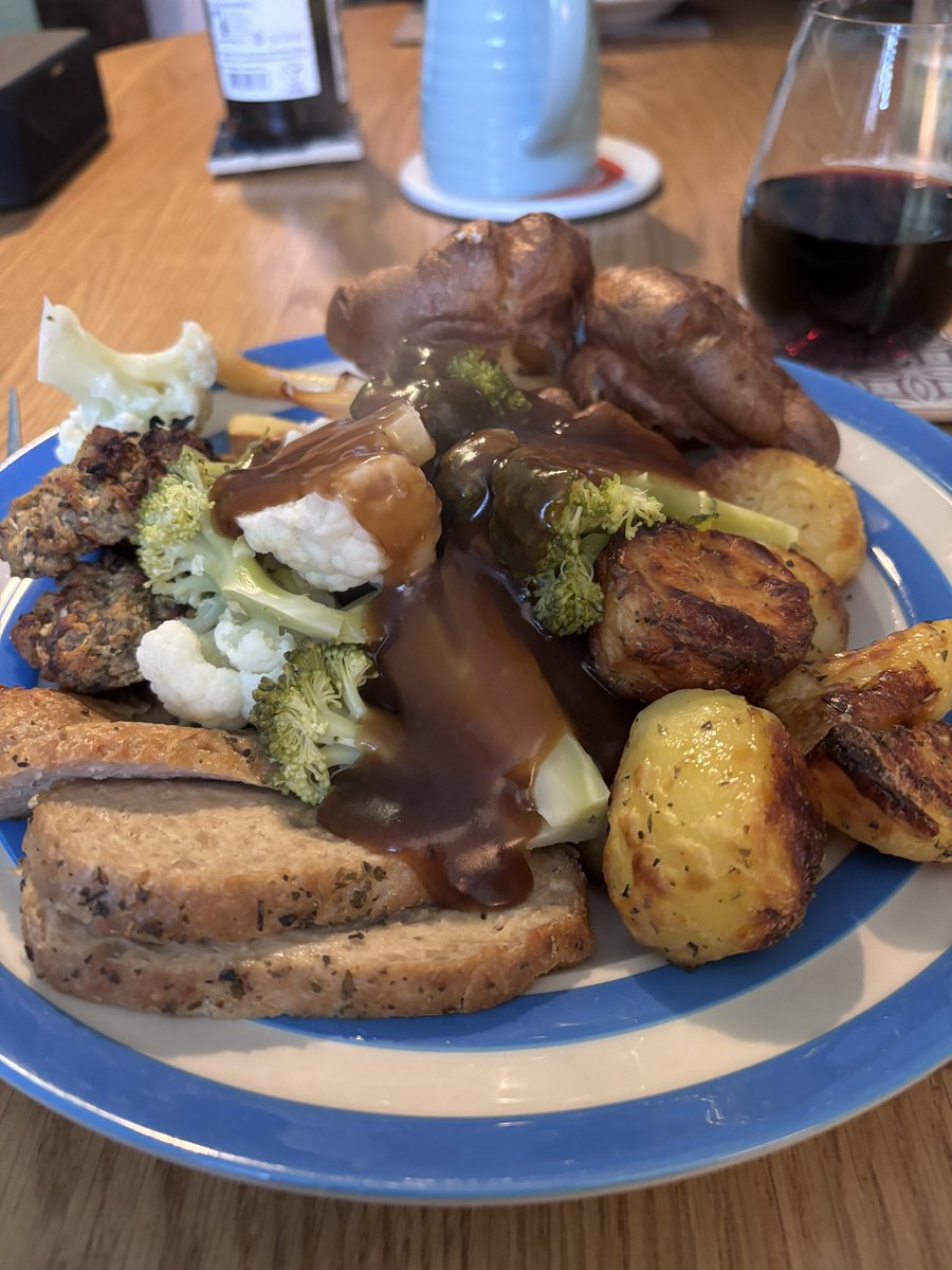 After our long walk I made a roast!! Yummy!! @9teaNinePercent @ms_williams100 @Artology @fidsta77 @pdLouiseP @LeeBraganza @nourishworkplce @shamtchK @supernazma @pennywpennyw @ottleyoconnor @ExHT_nowPhase3 @ChristallaJ @_WhatMakesAMan_ @Gaiinz @sphoenix78