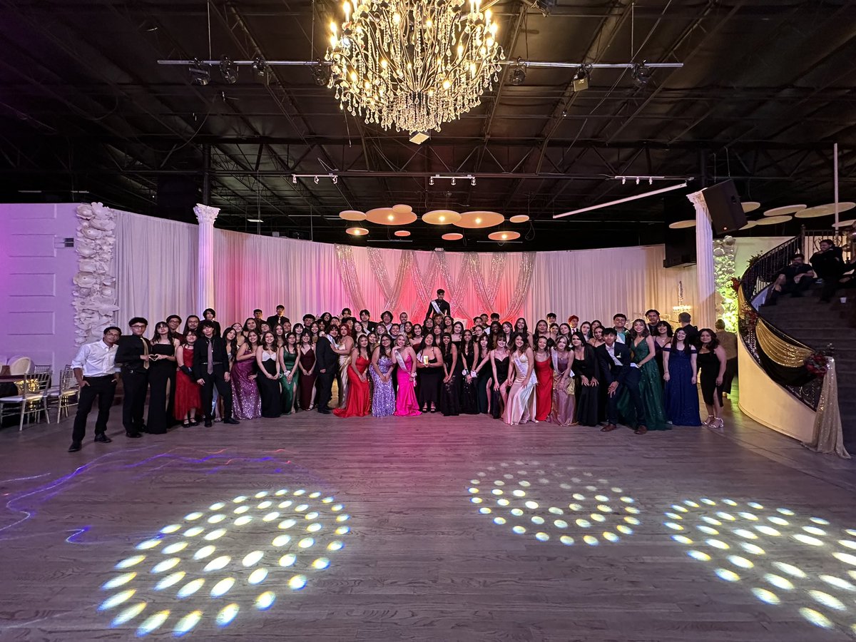 The Mission Early College Class of 2024 made amazing memories and danced the night away at our #PhoenixFamily’s Spring Prom! 🪩 🤩 🕺🏽 💃🏽 #FirstandBest #TeamSISD @missionechs