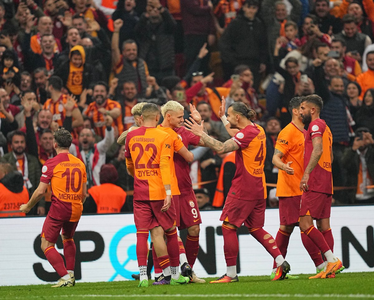 Galatasarayımız, bu akşam aldığı galibiyetle 96 puana ulaşarak Süper Lig tarihinde bir sezonda en çok puana ulaşan takım ve rekorun sahibi oluyor! 🥇🧿

#GSvSVS
