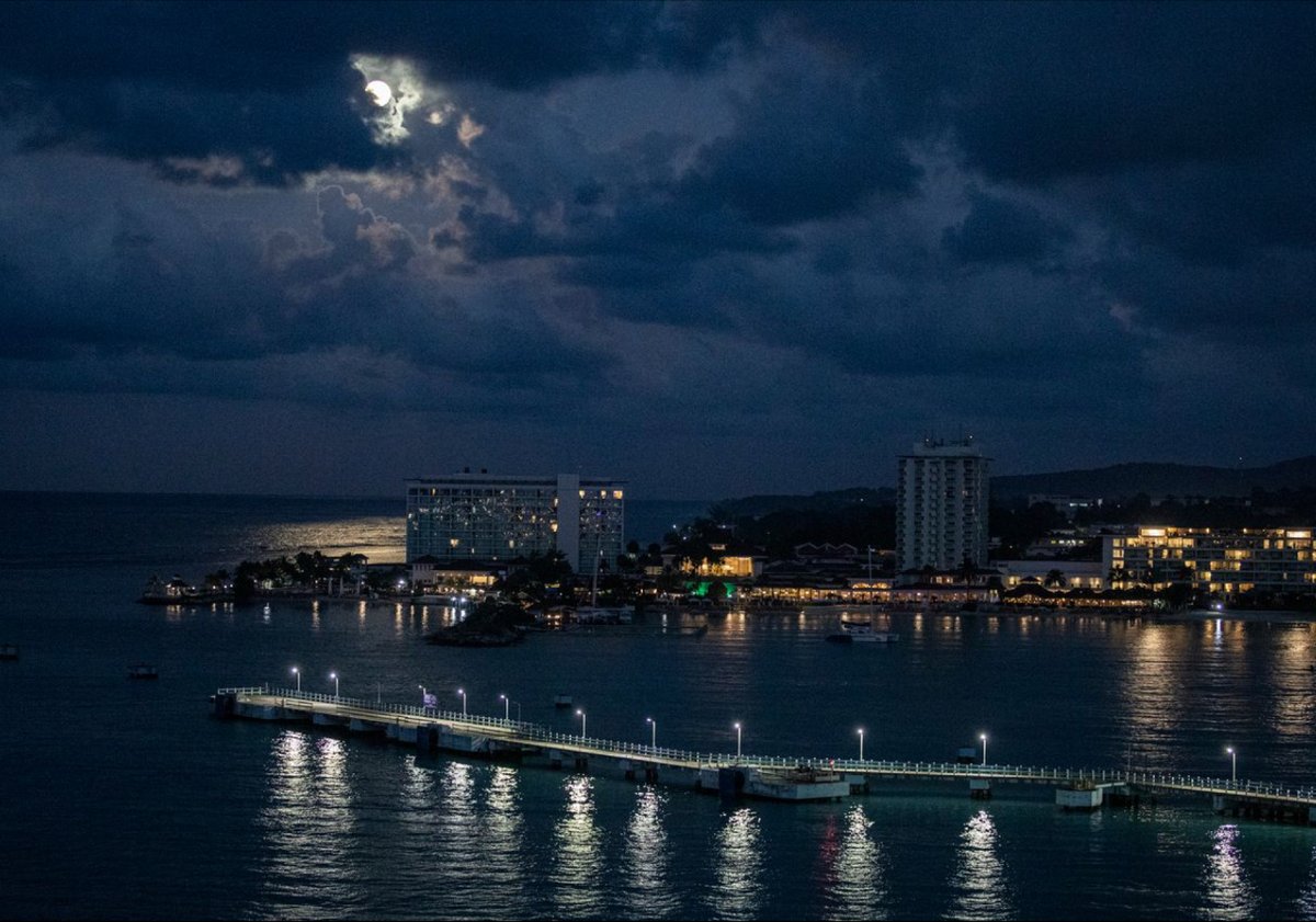 Moonlight 🌔 views from #WTJRC… who’s ready to adventure in Jamaica !?🇯🇲 #JamaicaMoonlight #CruiseViews #WTJRC