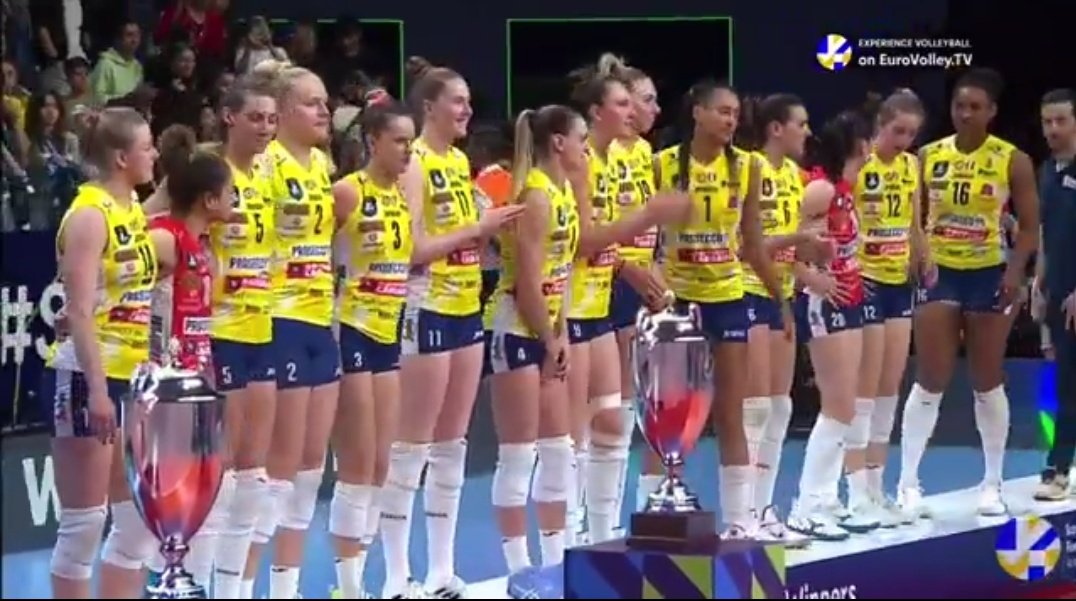 Una monumentale @ImocoVolley mette il punto esclamativo su una pazzesca annata agonistica, vincendo anche la #CLVolleyW dopo scudetto, Coppa Italia e Supercoppa Italiana #pallavolo. Applausi a squadra, staff tecnico e società. Complimenti anche al @VeroVolley, altra protagonista