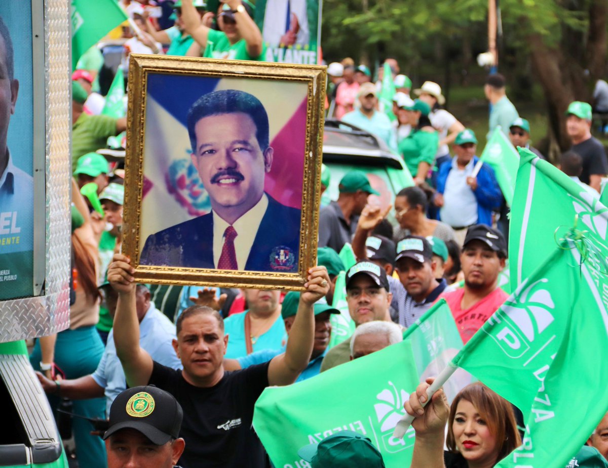 Siano (@ramirezsiano) on Twitter photo Vamos todos a una sola voz para Marcha Caravana junto a Leonel Fernández para garantizar la victoria en las elecciones del 19 de Mayo.
#LeonelEnElCibao
#CaravanaFP
#FuerzaDelPueblo
<a href="/LeonelFernandez/">Leonel Fernández</a> así expresa Salcedo <a href="/Sheila_Stefan/">Sheila Stefan Bosch</a> <a href="/miguelortega9/">Miguel Ortega</a> <a href="/Ruthrodriguezh/">Ruth Rodríguez</a> #Azua Vamos todos a una sola voz para Marcha Caravana junto a Leonel Fernández para garantizar la victoria en las elecciones del 19 de Mayo.
#LeonelEnElCibao
#CaravanaFP
#FuerzaDelPueblo
<a href="/LeonelFernandez/">Leonel Fernández</a> así expresa Salcedo <a href="/Sheila_Stefan/">Sheila Stefan Bosch</a> <a href="/miguelortega9/">Miguel Ortega</a> <a href="/Ruthrodriguezh/">Ruth Rodríguez</a> #Azua