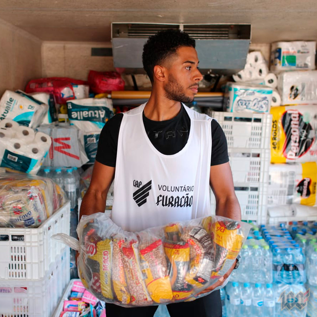 AthleticoPR's tweet image. Doações chegando! Obrigado a todos que estão contribuindo para ajudar o povo do Rio Grande do Sul. 

📸 Roberto Souza/athletico.com.br 

@FundacaoCAP
#Athletico #FUNCAP