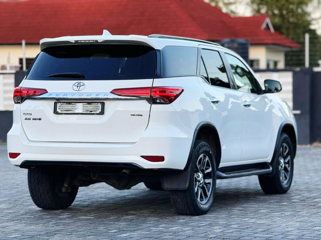 2017 TOYOTA Fortuner 

*Price: Tshs. 125Million*

4WD, 2800cc, Diesel
Low Mileage
Very Clean Condition 
All new Tyres 🛞 
Location 📍Mbezi Beach

☎️0693111003✅