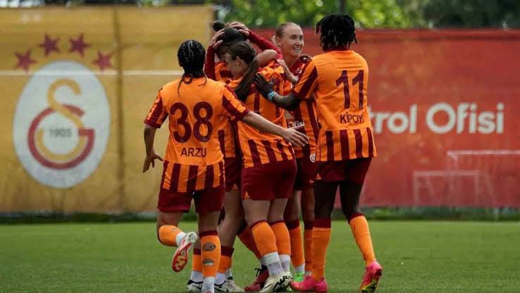 Şampiyon olan Galatasaray Petrolofisi kadın futbol takımını kutluyorum inşallah üç maç sonra çifte şampiyonluk kutlayacağız💛❤️