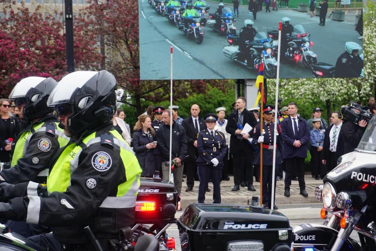 This morning we joined @TPAca members, colleagues from police services across Ontario, Premier @fordnation, @LGOntario Edith Dumont, Solicitor General @MPPKerzner & @MayorOliviaChow to pay tribute & honour our fallen heroes at the 25th Ontario Police Memorial @heroesinlife.
