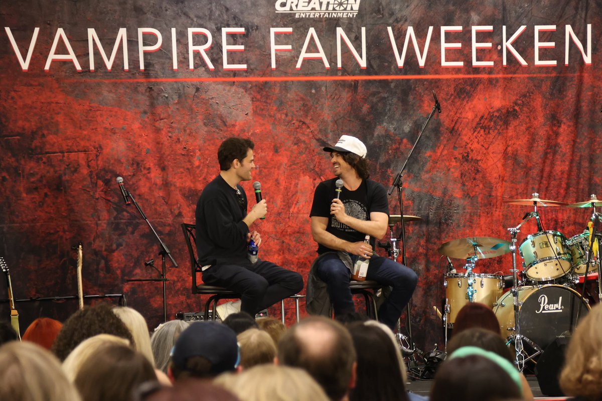 They’re here! Ian Somerhalder and Paul Wesley appear this morning at our exclusive Gold Panel! 

#TVDNASH #thevampirediaries