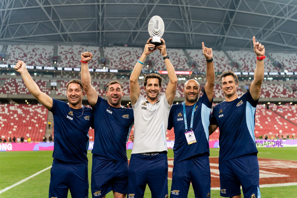 ¡El staff número 1 del mundo! 🇦🇷 Tomás Romero (manager), Juan M. Galarraga (PF), Santiago Gómez Cora (head coach), Leonardo Gravano (entrenador asistente) y Gastón Darritchon (fisioterapeuta). Mención especial también para Julián Ferraris (fisioterapeuta) y Juan Iopolo (PF).