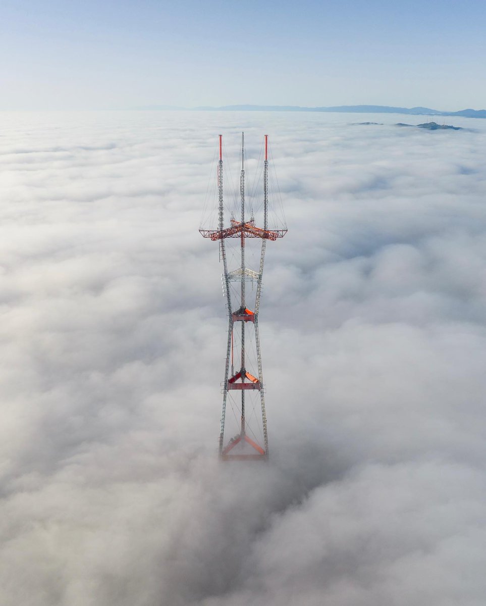 Sutro Tower and @KarltheFog, a match made in heaven! 😍 What do you think? 📸 @nobrakes_on_life