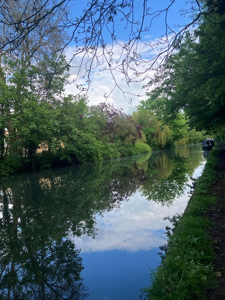 We hope everyone has had a nice Bank Holiday weekend so far. We've enjoyed some beautiful Spring sunshine 🌞 Perfect for cruising along the Grand Union Canal. Thank you to our lovely volunteer Lin for the wonderful photos 💙 #GrandUnionCanal #Canal #SundayMood #Charity #BoatHire