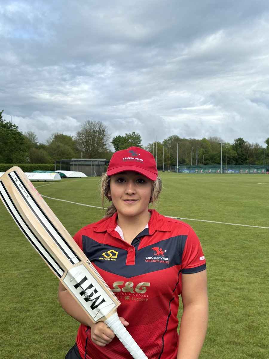 Congratulations to our U18s girls who are through to the next round of the 50 over knockout competition! Thank you to @gloswomenscrick for a great game and @CowbridgeCric for keeping the game going in the rain🌧️🌧️ Well batted Mariam with 73 off 53 balls🏏