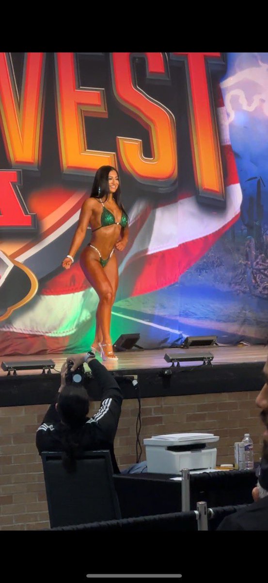 bella113003's tweet photo. first show✔️onto next #10weeksout https://t.co/TWig5xStOK