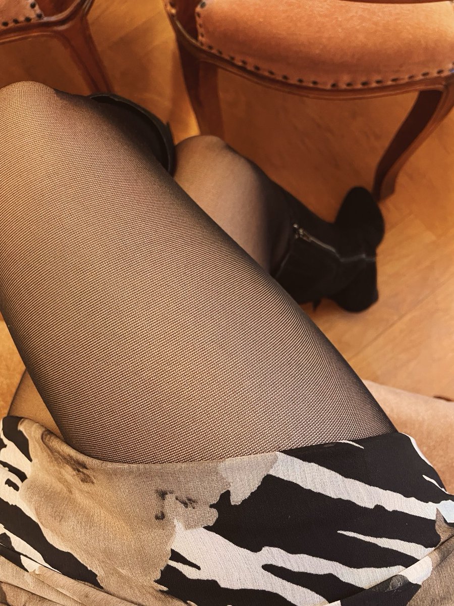 The human heart likes a little disorder in its geometry. Louis de Bernieres #quote #art #nylonslovers #girlintights #collant #stylevibes #fashionista #simonalisa #styleoftheday #simonalisastyle
