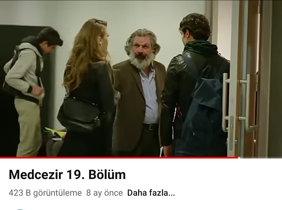 Kendisi bir bölüm de Medcezir'de oynamıştır:d