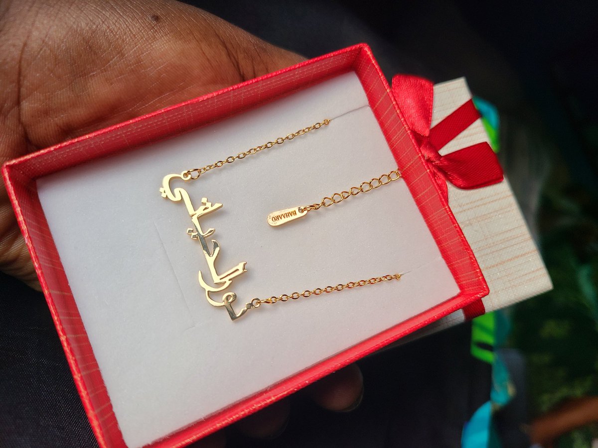 Sigh. People in love can be so...🥺