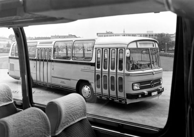 #Retrobondis Autobús urbano Mercedes-Benz O 302 operado por las autoridades locales de transporte público de Stuttgart, 1965.