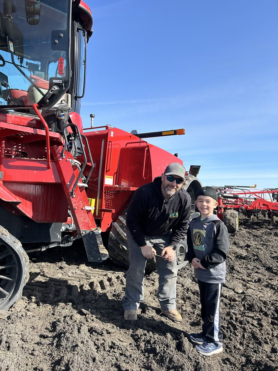 Don’t get many chances to get the kids in the Drill. Non stop activity’s and I’m not in here often. #futurefarmers #bestday