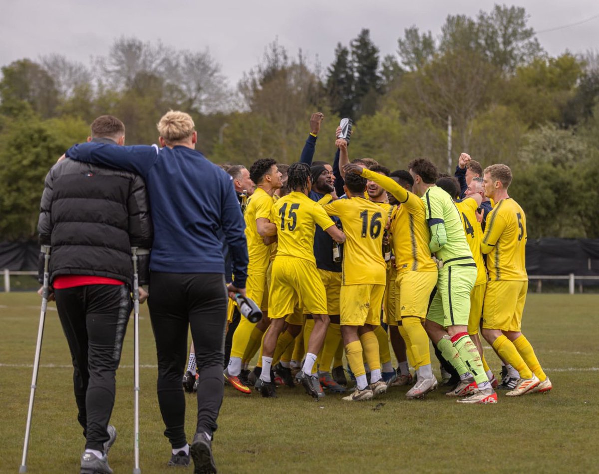 What a fantastic season for @FHFC1907 #Champions 🏆🙌 @TMSreach have been proud to sponsor @LBouwers and @Marcus_Mealing this season. #DoubleWinners 💙💛🤫