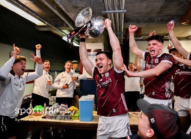 sportsfile (@sportsfile) on Twitter photo 3-in-row Connacht SFC titles for Galway with a dramatic win over Mayo!
📸 <a href="/FaoiDhaire/">Dáire Brennan</a> / <a href="/PiarasPOM/">Piaras Ó Mídheach 📸</a> / <a href="/SebaJFDaly/">Seba John Finn Daly</a>
sportsfile.com/more-images/77… 3-in-row Connacht SFC titles for Galway with a dramatic win over Mayo!
📸 <a href="/FaoiDhaire/">Dáire Brennan</a> / <a href="/PiarasPOM/">Piaras Ó Mídheach 📸</a> / <a href="/SebaJFDaly/">Seba John Finn Daly</a>
sportsfile.com/more-images/77…