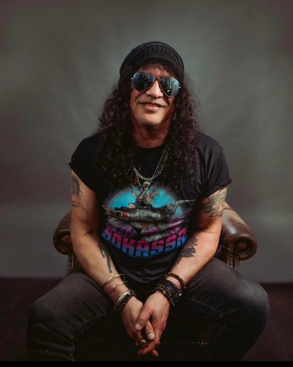 2 days ago @slash in #sweden for 'Orgy of the Damned' promo 🎩🎸🤘🏻#Slash 📷 Klara Lindgred ©️