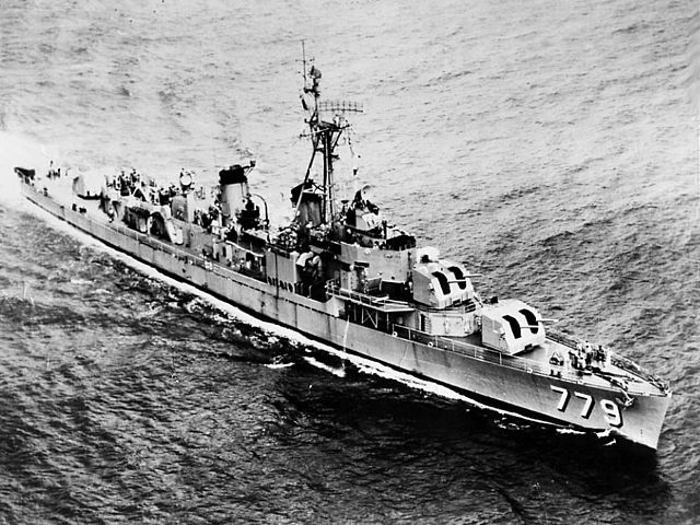 #OTD May 5th, 1952 in the Korean War, the destroyer USS Douglas H. Fox is fired upon by Communist forces near Hungnam and destroys the enemy battery with counter-fire. #KoreanWar  #USNavy