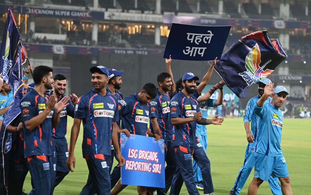लखनऊ के इकाना स्टेडियम में आईपीएल के आख़िरी मैच के बाद लखनऊ सुपर जायंट्स की पूरी टीम ने मैच देखने आये लखनऊ के दर्शकों को धन्यवाद दिया।

#LSGvsKKR #IPLCricket2024