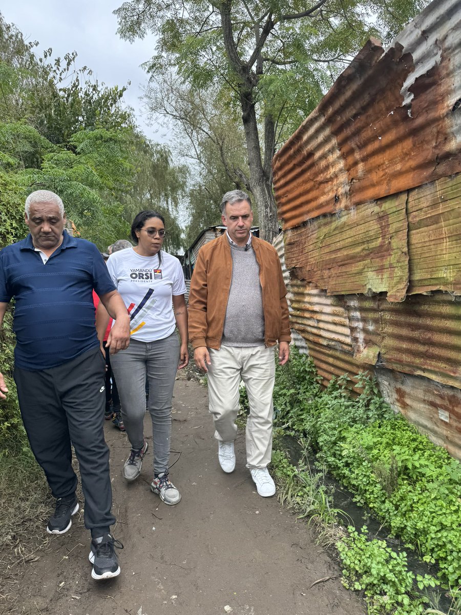 Yamandú Orsi (@orsiyamandu) on Twitter photo Recorrimos el barrio 40 semanas. Conversamos sobre las condiciones del barrio y las problemáticas que enfrentan a diario. Recorrimos el barrio 40 semanas. Conversamos sobre las condiciones del barrio y las problemáticas que enfrentan a diario.