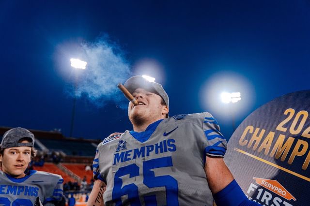 #AGTG I am blessed to receive an offer to the University of Memphis ⚪️🔵
<a href="/STATECHAMP_JOE/">Coach Joe</a> 
<a href="/CoachSamuels11/">Gabe Samuels</a> 
@Duncanville_Fb