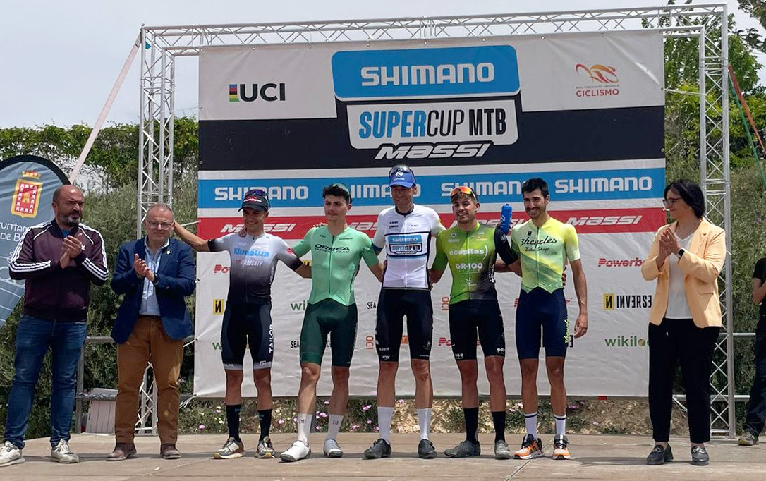 Además de ser gran corredor #XCM, el podio absoluto y triunfo sub23 hoy en prueba #XCO #UCIMTB #Baza de Juan Luis Pérez #ExtremaduraEcopilasMTB @FJyD @ecopilas está al alcance de pocos bikers ¡Enhorabuena JL!