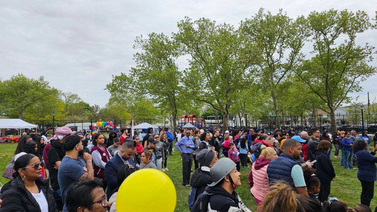 Yesterday, I had the pleasure of cosponsoring a 2nd Annual #Autism & #DevelopmentalDisabilities Walk/Resource Fair. My thanks to Chair of CB9 Sherry Algredo, our vendors, @nypd102pct, my office team and all participants for a hugely successful event to help raise awareness.