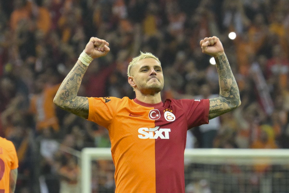 🥉Galatasaray kariyerinde 53 gole ulaşan Mauro Icardi, Bafetimbi Gomis'i geride bıraktı ve Galatasaray tarihinin en golcü üçüncü yabancı futbolcusu oldu.