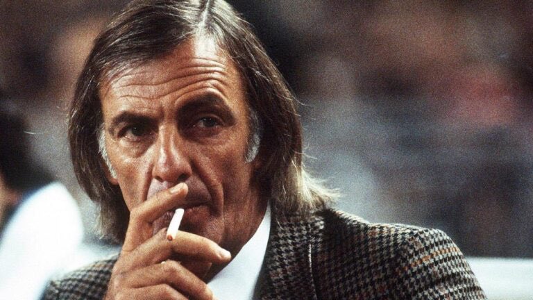 Falleció César Luis Menotti. Prócer del fútbol argentino. El primer entrenador en sacar campeón del Mundo a la Selección Argentina. Ideólogo de una manera de pensar, entrenar y jugar al fútbol. Una identidad.