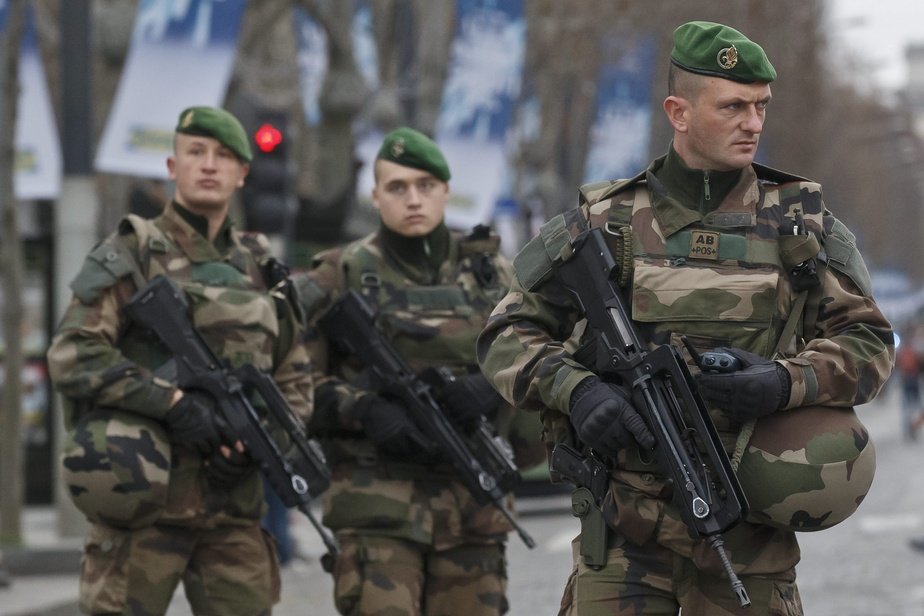 🇨🇵 🇺🇦 Des soldats de la Légion étrangère française ont déjà été déployés à Slavyansk, écrit RT, citant un ancien secrétaire adjoint américain à la défense. Stephen Brien écrit dans un article pour l'Asian Times que le détachement avancé est composé de 100 hommes - artilleurs et…