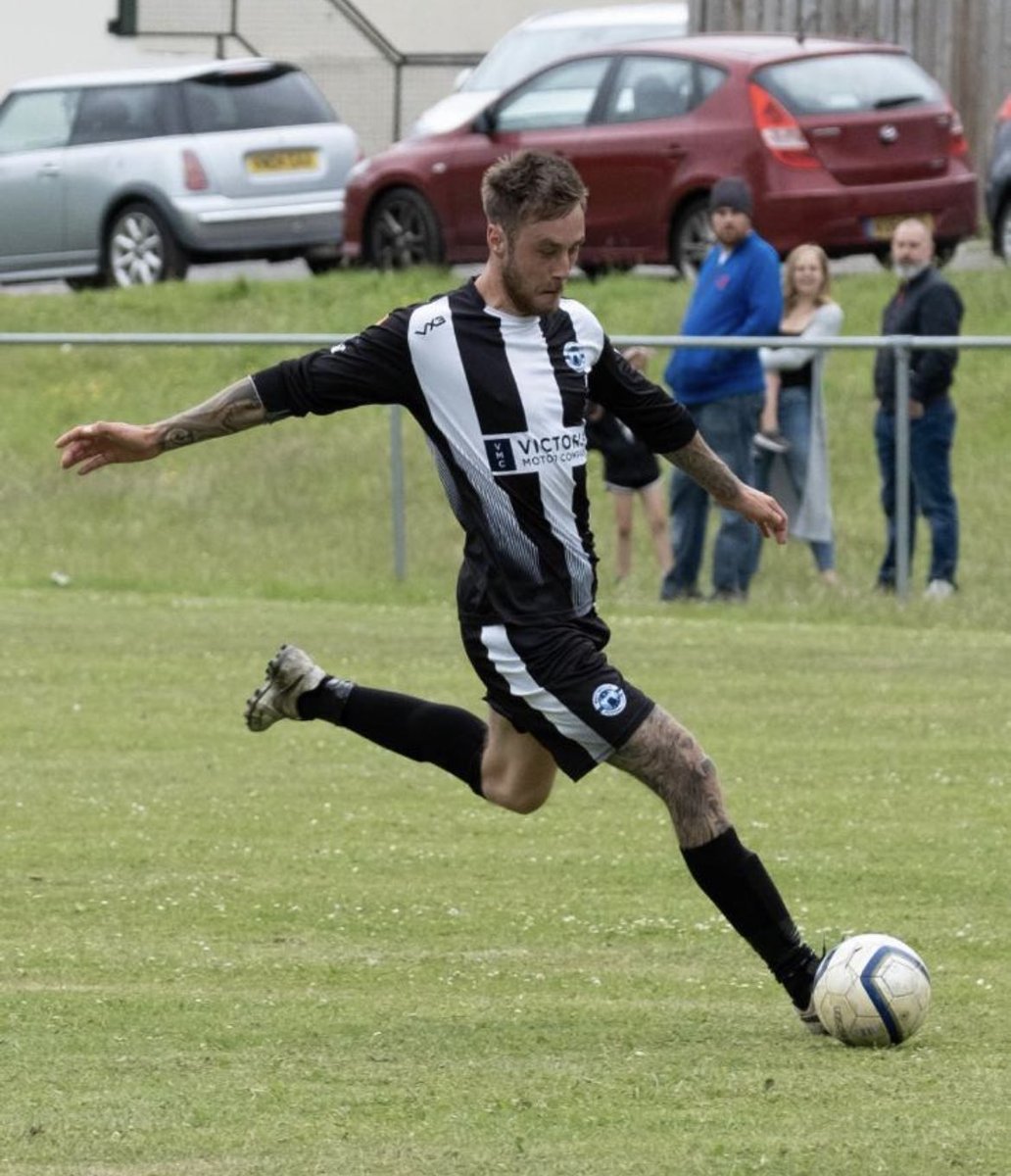 Congratulations to former bagsman @AlexBonthron on his @Cymru regions cup appearance, topping it off with a goal yesterday in a 2-0 W

Bon was a crucial part to our side climbing the leagues, scoring 224 goals in 156 games

#MurderWhenTheBonScores #Cymru #UefaRegionsCup