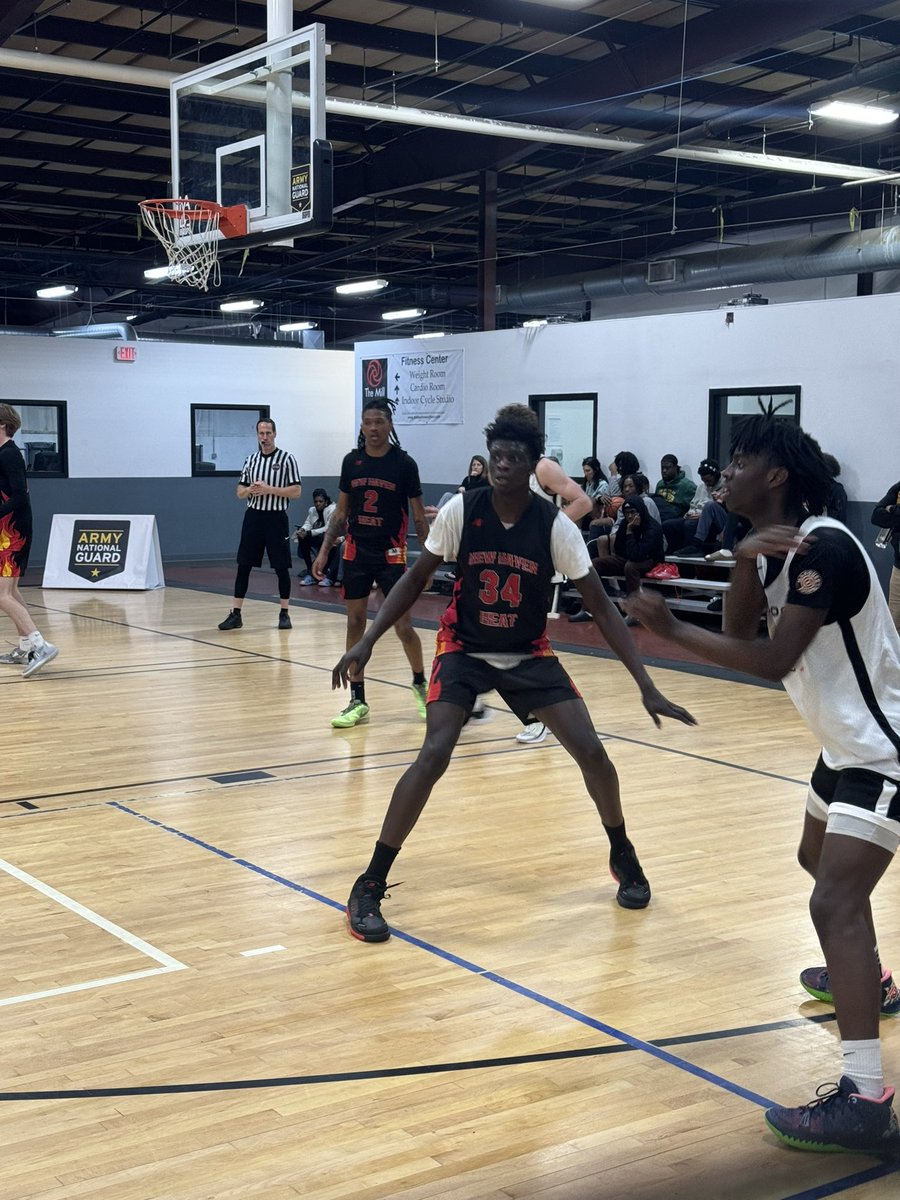 The fact that @newhavenheatfam big man Moustapha Loum is still available is kind of crazy. Sprints the floor at 6’9, finishes with explosiveness, protects the rim, and has shown flashes of being able to make shots from the perimeter. Mismatch nightmare! @PSAhoops @madehoops #MHC