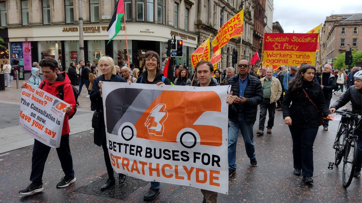 Better Buses for Strathclyde supporters on today's May Day March in Glasgow ✊ Please help us get our region's bus network back in public control by responding to @SPTcorporate's consultation on bus reform🚍 See details here 👉 betterbuses.uk/strathclyde #StopBSIPs