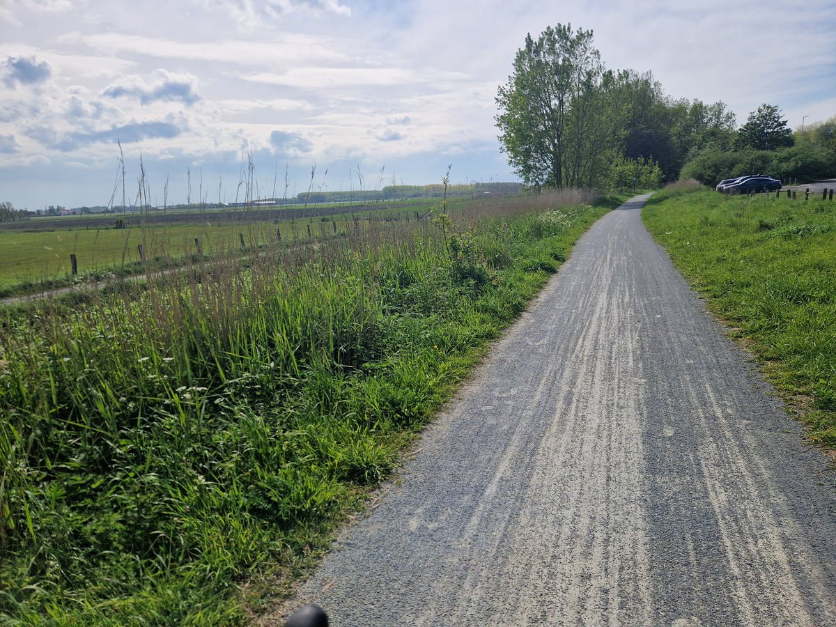 Retour de Oostkapelle jusque Nieuport. Encore un #100pasouf 😜
C'était super ! (Évidemment, j'ai eu droit à une nationale bien pourrie une fois une Belgique)
En Zélande, c'était parfait, on a même eu des single tracks #gravel #bikepacking #trip #heureusementlevelo