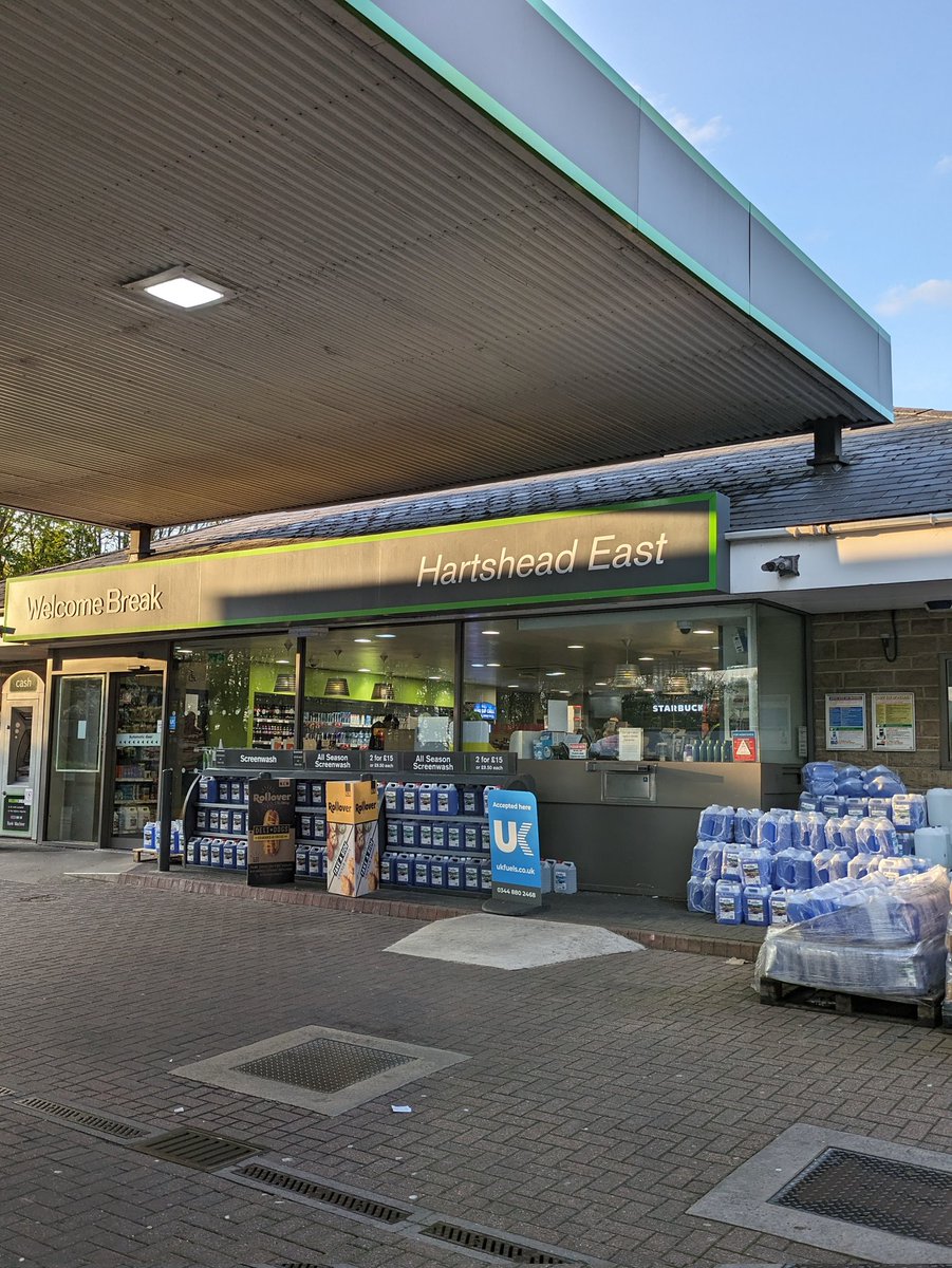 Just bumped into a car load of Kopites heading back home to Leeds at Hartshead. All filled in but I had the decency to move their car away from the petrol pump for other road users #YMCA