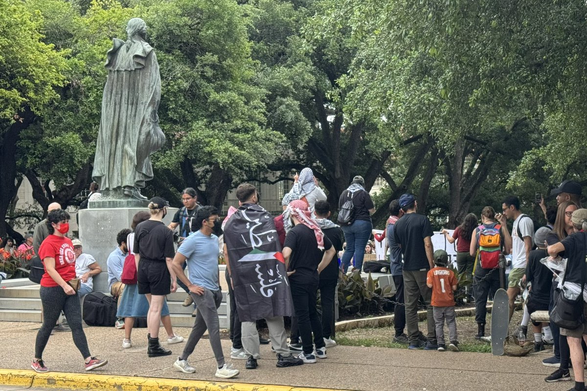 Peaceful so far at #UTAustin Gaza protests. Sadly in 90 min of chants/speakers there were no mention of freeing hostages, a 2-state solution or denouncing hateful rhetoric like “from the river to the sea.” I would love to be in an open talk or debate on future of Palestine/Israel