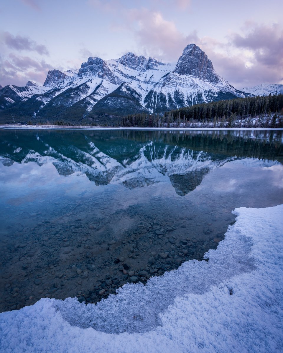 Capturing the magic on Ha Ling Peaks ✨
Share your moments with us @canmorekananaskis. Let's inspire each other to explore.

📸 IG: @inaweofmountains | #ExploreCanmore #ExploreKananaskis.