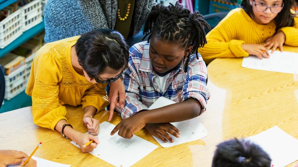 This article from Edutopia discusses math tasks and challenges that promote the involvement of multiple students, and how sharing knowledge between groups of students can foster a deeper understanding of the material. 

edutopia.org/article/teachi…

#StudentCollaboration #Math