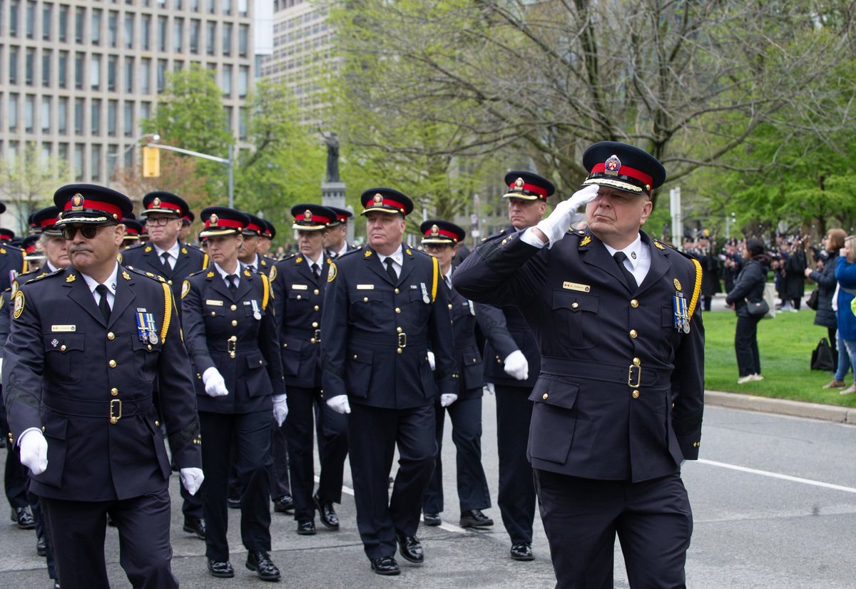Today, I stood with thousands of Ontario police service members in honouring the service and sacrifice of those who have died in the line of duty at the 25th annual @HeroesInLife Ceremony of Remembrance. They will never be forgotten. #HeroesInLife