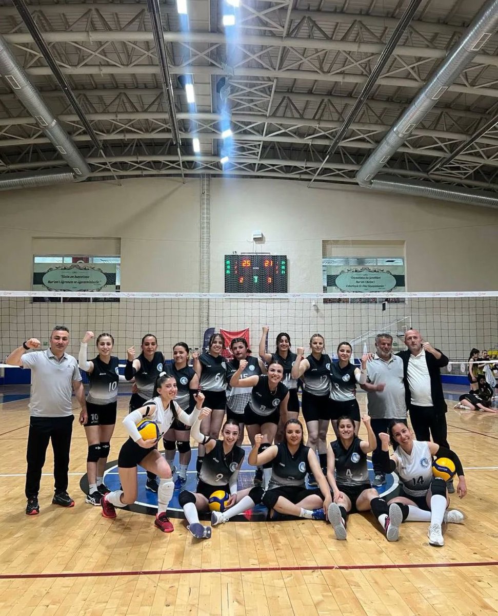 #Siirt'teki Kadınlar Bölgesel Lig Final Voleybol maçlarında #Hakkâri'mizin gururu Maemtal Spor Kulübü, 2. Lig’e yükseldi. 3 maçta 3 zaferle namağlup şampiyon olan takımımızı tebrik ediyor, başarılarının devamını diliyorum.