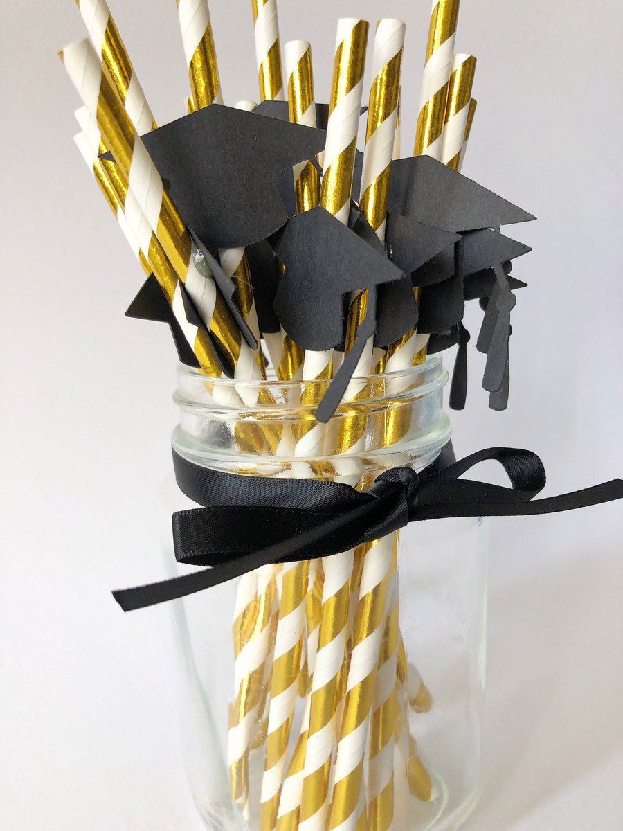 Graduation party straws for class of 2024 grad 👩‍🎓🎓

Bagsoffavours.Etsy.com 

#shopindie #handmadehour #mhhsbd #UKCraftersHour #crafthour #craftbizparty #brumhour #etsy #birthday #giftideas #graduation